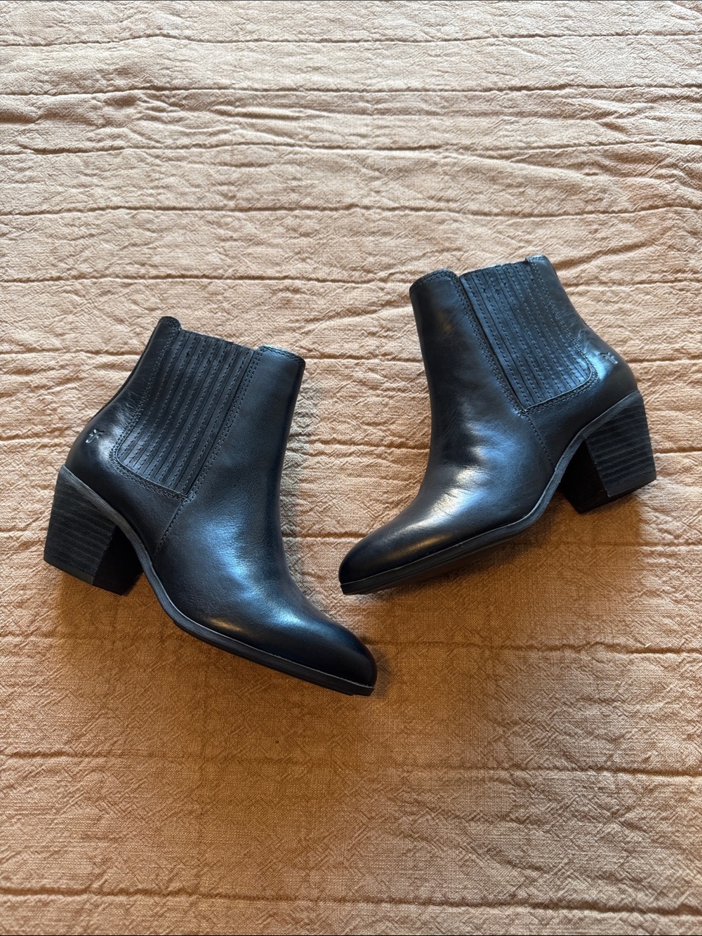 NWOT FRYE Leather Chelsea Boots